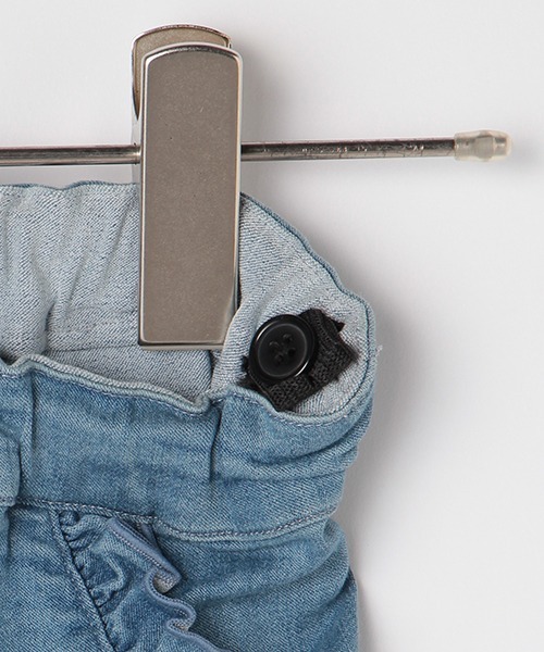 b・ROOM（ビールーム）の「フリルつきスキニーデニムストレッチパンツ【PTPR】（デニムパンツ・キッズ・サックスブルー・100cm/110cm/120cm/130cm/140cm）」の6枚目の写真