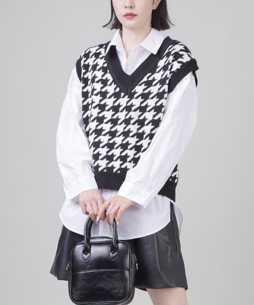 SPINNS（スピンズ）の「千鳥柄 Vネック アクリルニットベスト（ベスト・レディース・ブラック・ONESIZE）」の5枚目の写真