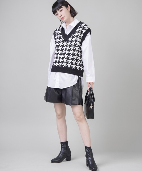 SPINNS（スピンズ）の「千鳥柄 Vネック アクリルニットベスト（ベスト・レディース・ブラック・ONESIZE）」の6枚目の写真