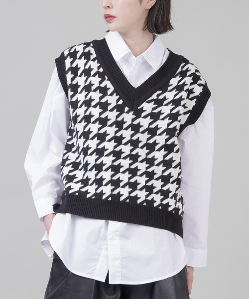 SPINNS（スピンズ）の「千鳥柄 Vネック アクリルニットベスト（ベスト・レディース・ブラック・ONESIZE）」の4枚目の写真
