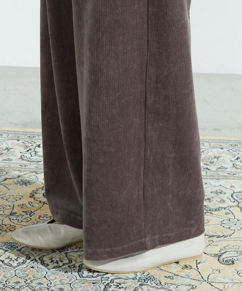 ONIGIRI（オニギリ）の「コーデュロイ　ワイドパンツ（その他パンツ・レディース・ブラウン/アイボリー・SMALL/MEDIUM/LARGE）」の18枚目の写真