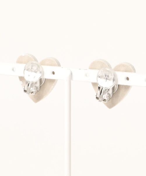mystic(ミスティック)の「Lara ポップハートイヤリング(イヤリング・レディース・ホワイト/ブラック・ONE SIZE)」の3枚目の写真