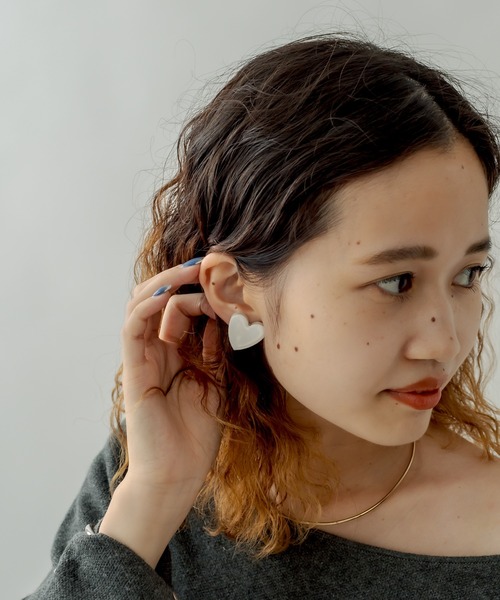 mystic(ミスティック)の「Lara ポップハートイヤリング(イヤリング・レディース・ホワイト/ブラック・ONE SIZE)」の7枚目の写真