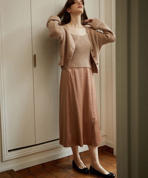 mangata(モンガータ)の「High-waist satin skirt(スカート・レディース・ベージュ/ブラウン・FREE)」の3枚目の写真
