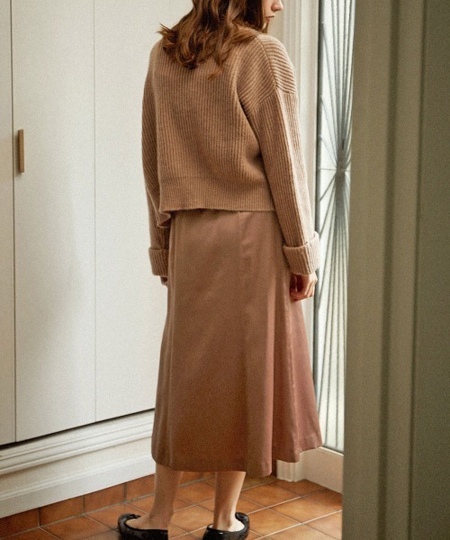 mangata(モンガータ)の「High-waist satin skirt(スカート・レディース・ベージュ/ブラウン・FREE)」の4枚目の写真