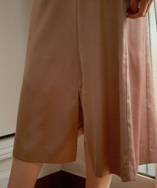 mangata(モンガータ)の「High-waist satin skirt(スカート・レディース・ベージュ/ブラウン・FREE)」の6枚目の写真
