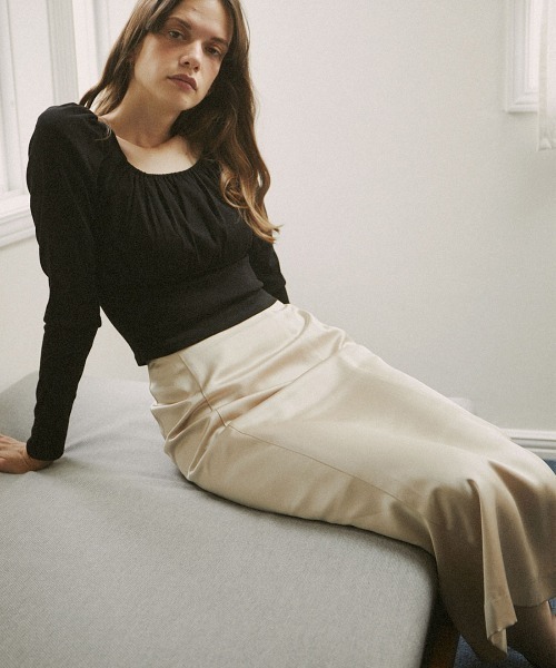 mangata(モンガータ)の「High-waist satin skirt(スカート・レディース・ベージュ/ブラウン・FREE)」の9枚目の写真