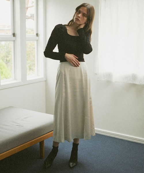 mangata(モンガータ)の「High-waist satin skirt(スカート・レディース・ベージュ/ブラウン・FREE)」の10枚目の写真
