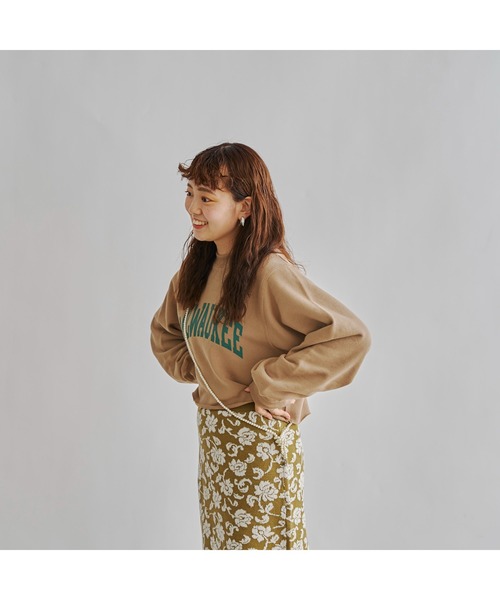 CPCM(シーピーシーエム)の「WEB限定/クロップド丈カレッジロゴスウェット(Tシャツ/カットソー・レディース・グリーン/グレー/ネイビー/グレイッシュベージュ/レッド/チャコールグレー・FREE)」の7枚目の写真