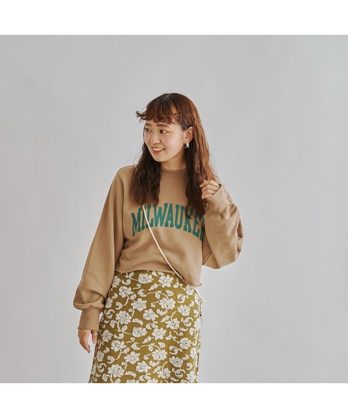 CPCM(シーピーシーエム)の「WEB限定/クロップド丈カレッジロゴスウェット(Tシャツ/カットソー・レディース・グリーン/グレー/ネイビー/グレイッシュベージュ/レッド/チャコールグレー・FREE)」の8枚目の写真