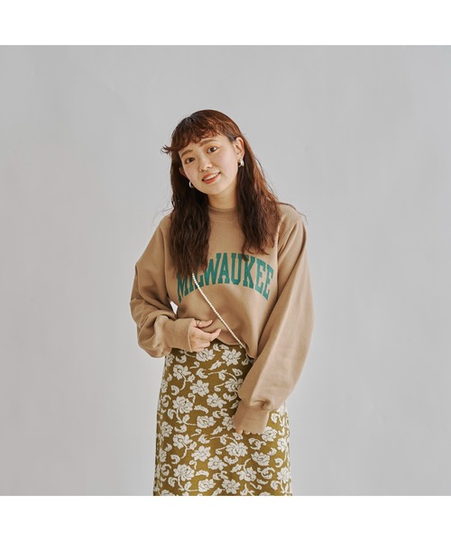 CPCM(シーピーシーエム)の「WEB限定/クロップド丈カレッジロゴスウェット(Tシャツ/カットソー・レディース・グリーン/グレー/ネイビー/グレイッシュベージュ/レッド/チャコールグレー・FREE)」の9枚目の写真