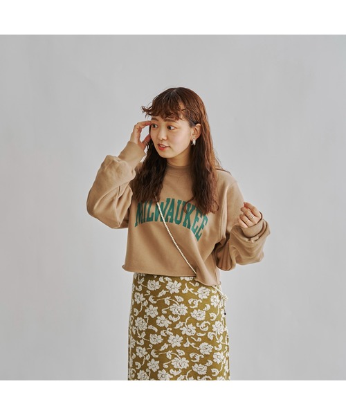 CPCM(シーピーシーエム)の「WEB限定/クロップド丈カレッジロゴスウェット(Tシャツ/カットソー・レディース・グリーン/グレー/ネイビー/グレイッシュベージュ/レッド/チャコールグレー・FREE)」の11枚目の写真