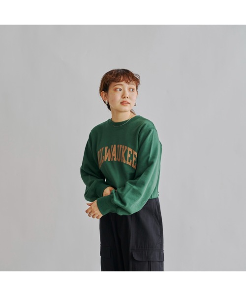 CPCM(シーピーシーエム)の「WEB限定/クロップド丈カレッジロゴスウェット(Tシャツ/カットソー・レディース・グリーン/グレー/ネイビー/グレイッシュベージュ/レッド/チャコールグレー・FREE)」の16枚目の写真
