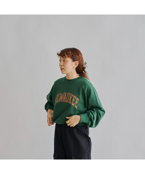 CPCM(シーピーシーエム)の「WEB限定/クロップド丈カレッジロゴスウェット(Tシャツ/カットソー・レディース・グリーン/グレー/ネイビー/グレイッシュベージュ/レッド/チャコールグレー・FREE)」の18枚目の写真