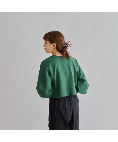 CPCM(シーピーシーエム)の「WEB限定/クロップド丈カレッジロゴスウェット(Tシャツ/カットソー・レディース・グリーン/グレー/ネイビー/グレイッシュベージュ/レッド/チャコールグレー・FREE)」の21枚目の写真