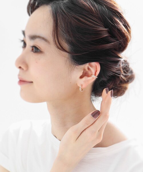 COCOSHNIK(ココシュニック)の「K10縄目中折れ フープピアス(ピアス(両耳用)・レディース・ホワイト系その他7・00)」の3枚目の写真