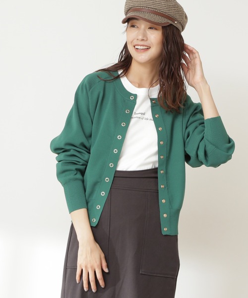 N.(N. Natural Beauty Basic)(エヌエヌナチュラルビューティーベーシック)の「【追加生産】◆ドットボタン総針フォルムカーディガン(カーディガン/ボレロ・レディース・ホワイト/ブラック/ネイビー/グリーン/ブルー/イエロー/ピンク・MEDIUM)」の4枚目の写真