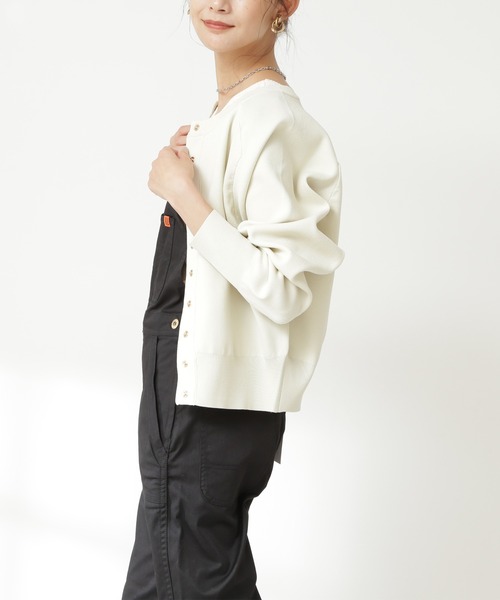 N.(N. Natural Beauty Basic)(エヌエヌナチュラルビューティーベーシック)の「【追加生産】◆ドットボタン総針フォルムカーディガン(カーディガン/ボレロ・レディース・ホワイト/ブラック/ネイビー/グリーン/ブルー/イエロー/ピンク・MEDIUM)」の10枚目の写真