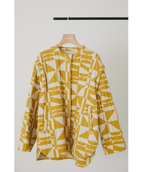 BLACK BY MOUSSY(ブラックバイマウジー)の「pattern quilting jacket(パターンキルティングジャケット)(テーラードジャケット・レディース・ベージュ系その他・FREE)」の4枚目の写真