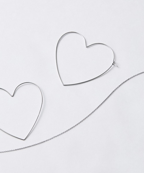 ADAM ET ROPE'(アダムエロペ)の「【LES BIJOUX】ラインハートピアス(ピアス(両耳用)・レディース・ゴールド/シルバー・FREE)」の1枚目の写真