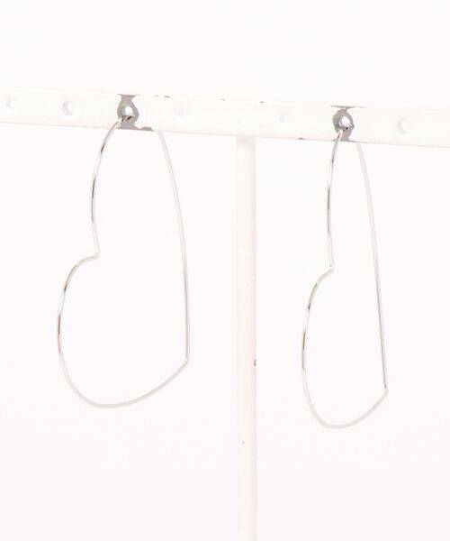 ADAM ET ROPE'(アダムエロペ)の「【LES BIJOUX】ラインハートピアス(ピアス(両耳用)・レディース・ゴールド/シルバー・FREE)」の9枚目の写真
