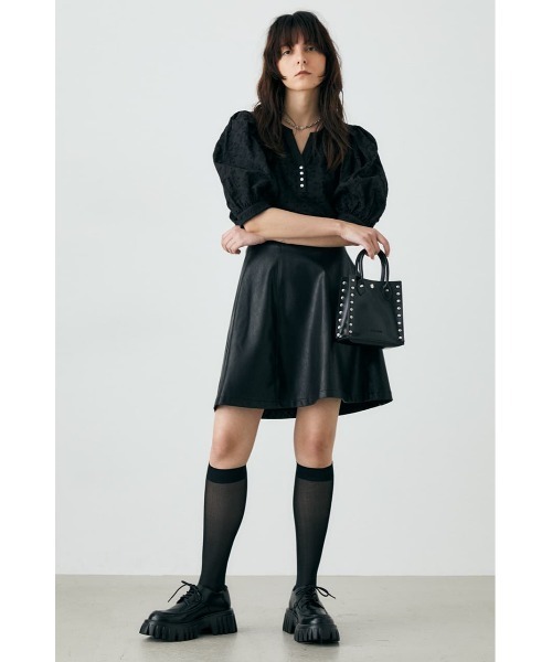 MOUSSY（マウジー）の「F／LEATHER MINI A LINE スカート（スカート・レディース・ベージュ/ブラック・1/2）」の3枚目の写真