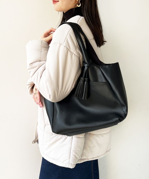 GeeRA(ジーラ)の「A4対応フリンジ付トートバッグ(トートバッグ・レディース・ワイン/キャメル/グレー/ブラウン/アイボリー/ベージュ/ブラック/ブラック系その他/ブラウン系その他・FREE)」の4枚目の写真