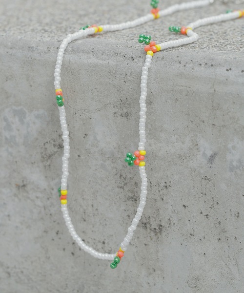 Ein（アイン）の「Ein/フルーツ・フラワービーズマスクチェーン（ネックレス・レディース・ピンク/イエロー系その他/ピンク系その他/レッド系その他/イエロー系その他2/レッド系その他2・FREE）」の3枚目の写真