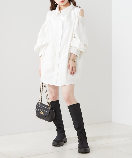 Chico（チコ）の「バックねじり肩開きシャツ（シャツ/ブラウス・レディース・ホワイト/ピンク/ブルー系その他2・FREE）」の4枚目の写真