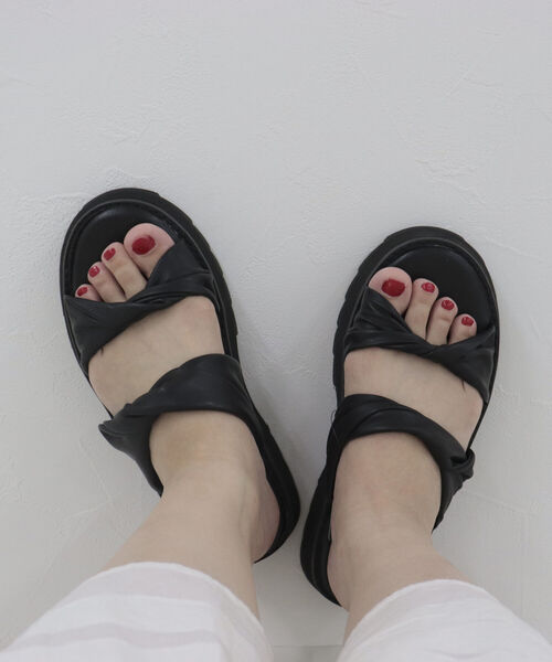 EMU Australia（エミューオーストラリア）の「【EMU Austraria/エミュオーストラリア】シャーキーツイストアッパーサンダル（サンダル・レディース・ブラック・24/23）」の3枚目の写真