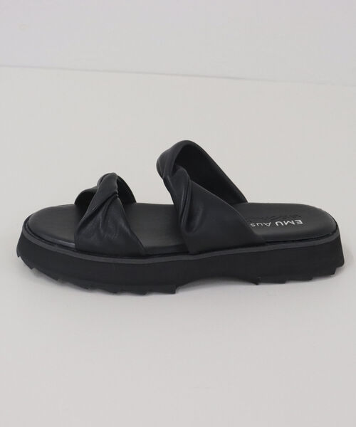 EMU Australia（エミューオーストラリア）の「【EMU Austraria/エミュオーストラリア】シャーキーツイストアッパーサンダル（サンダル・レディース・ブラック・24/23）」の5枚目の写真