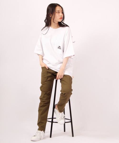 LONSDALE（ロンズデール）の「LONSDALE オーバーサイズ 天竺 コットン ワンポイント刺繍 半袖 Tシャツ 男女兼用（Tシャツ/カットソー・メンズ・ホワイト/ブラック・LL/S/M/L）」の5枚目の写真