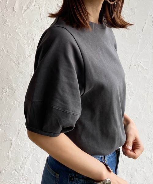 She's Closet(シーズクローゼット)の「綿天竺ボリューム袖ランタンスリーブ半袖Tシャツ(Tシャツ/カットソー・レディース・ブラック/グリーン/アイボリー/モカ/チャコール・FREE)」の3枚目の写真