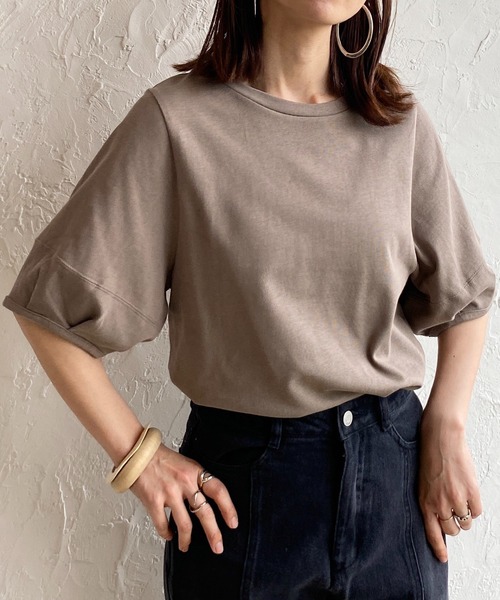 She's Closet(シーズクローゼット)の「綿天竺ボリューム袖ランタンスリーブ半袖Tシャツ(Tシャツ/カットソー・レディース・ブラック/グリーン/アイボリー/モカ/チャコール・FREE)」の4枚目の写真