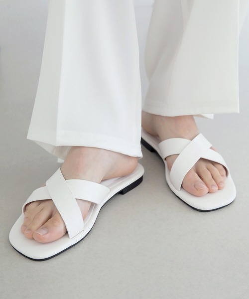 UNE MANSION（ユヌマンション）の「クロスフラットサンダル（サンダル・レディース・ブラック/ブラウン/クリーム・23㎝/24㎝/25㎝）」の3枚目の写真