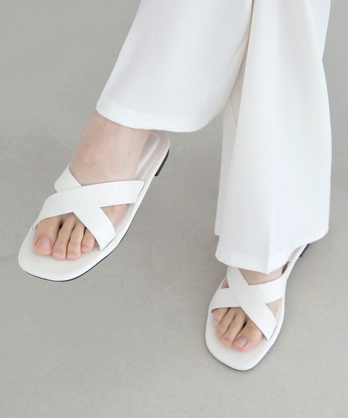 UNE MANSION（ユヌマンション）の「クロスフラットサンダル（サンダル・レディース・ブラック/ブラウン/クリーム・23㎝/24㎝/25㎝）」の4枚目の写真