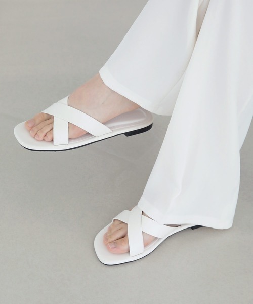 UNE MANSION（ユヌマンション）の「クロスフラットサンダル（サンダル・レディース・ブラック/ブラウン/クリーム・23㎝/24㎝/25㎝）」の5枚目の写真