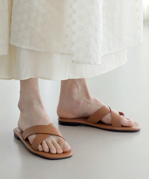 UNE MANSION（ユヌマンション）の「クロスフラットサンダル（サンダル・レディース・ブラック/ブラウン/クリーム・23㎝/24㎝/25㎝）」の9枚目の写真