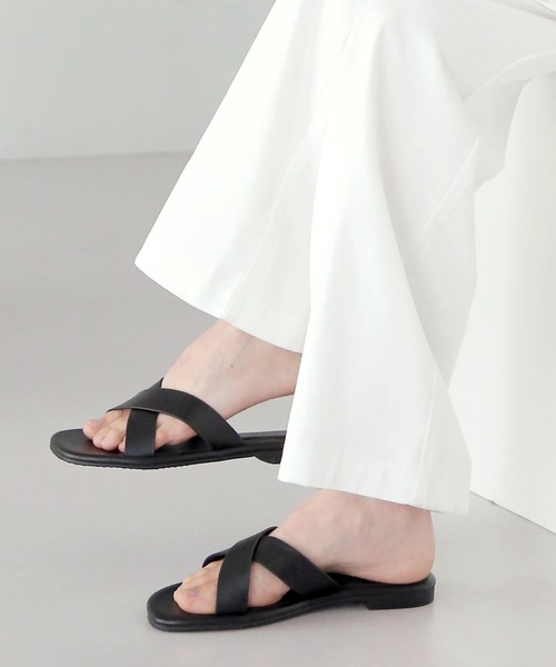 UNE MANSION（ユヌマンション）の「クロスフラットサンダル（サンダル・レディース・ブラック/ブラウン/クリーム・23㎝/24㎝/25㎝）」の11枚目の写真