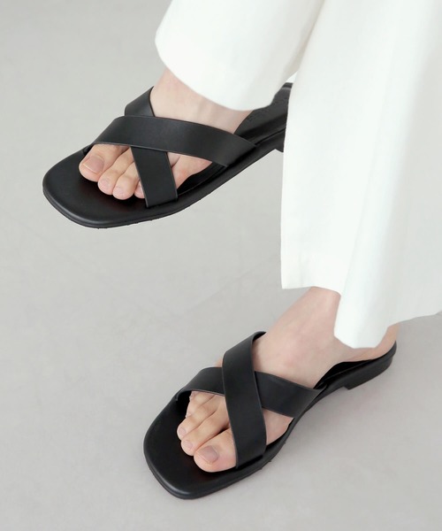 UNE MANSION（ユヌマンション）の「クロスフラットサンダル（サンダル・レディース・ブラック/ブラウン/クリーム・23㎝/24㎝/25㎝）」の12枚目の写真