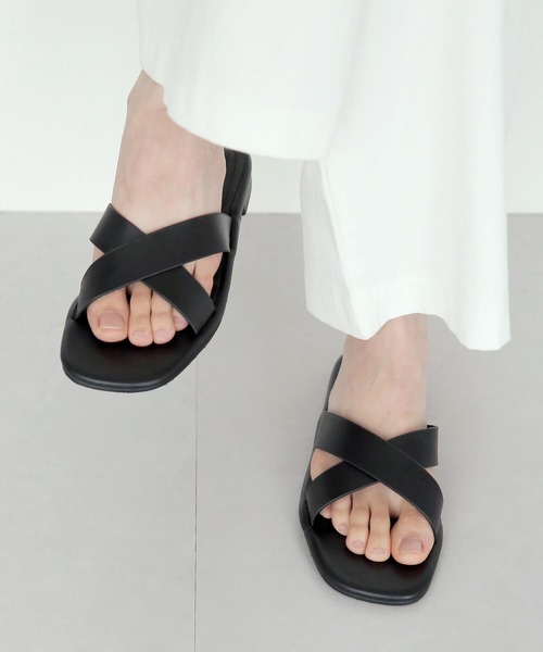 UNE MANSION（ユヌマンション）の「クロスフラットサンダル（サンダル・レディース・ブラック/ブラウン/クリーム・23㎝/24㎝/25㎝）」の13枚目の写真
