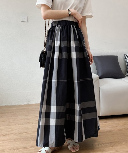 ABITOKYO（アビトーキョー）の「大柄チェックボリュームフレアロングスカート（スカート・レディース・ホワイト/ブラック/ネイビー/オレンジ/ホワイト系その他/グリーン/ブルー/レッド・S/M）」の12枚目の写真