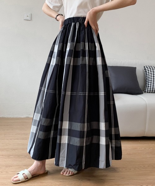 ABITOKYO（アビトーキョー）の「大柄チェックボリュームフレアロングスカート（スカート・レディース・ホワイト/ブラック/ネイビー/オレンジ/ホワイト系その他/グリーン/ブルー/レッド・S/M）」の10枚目の写真