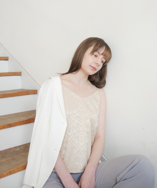 Reurie'（レウリィ）の「ジャガードVネックキャミソール(セットアップ対応) / ノースリーブ ビスチェ キャミ 花柄 アイボリー ベージュ ブルー ブラック setup（キャミソール・レディース・ブラック/ベージュ/ブルー・FREE）」の14枚目の写真