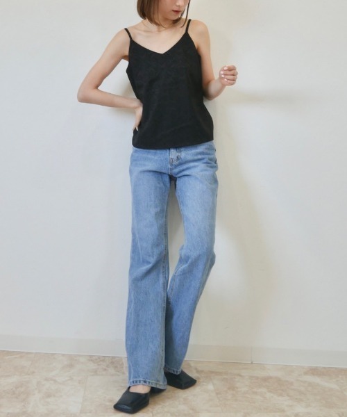 Reurie'（レウリィ）の「ジャガードVネックキャミソール(セットアップ対応) / ノースリーブ ビスチェ キャミ 花柄 アイボリー ベージュ ブルー ブラック setup（キャミソール・レディース・ブラック/ベージュ/ブルー・FREE）」の9枚目の写真