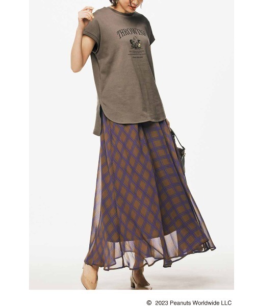 IEDIT(イディット)の「IEDIT PEANUTS 綿100%で気持ちいい大人のこなれフレンチスリーブトップス(Tシャツ/カットソー・レディース・オフホワイト/モカ/ブラック・MEDIUM/LARGE/X-LARGE/SMALL)」の4枚目の写真