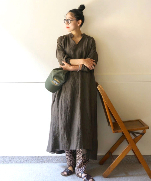 JOURNAL STANDARD LUXE(ジャーナルスタンダード ラックス)の「リネンキーネックワンピース(ワンピース・レディース・ネイビー/ブラウン/イエロー・FREE)」の2枚目の写真