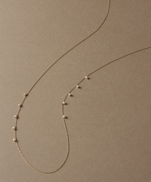 Lilas ニュアンスカーブネックレス K10 美品 今週終了 Lilas ニュアンスカーブネックレス K10 美品 今週終了