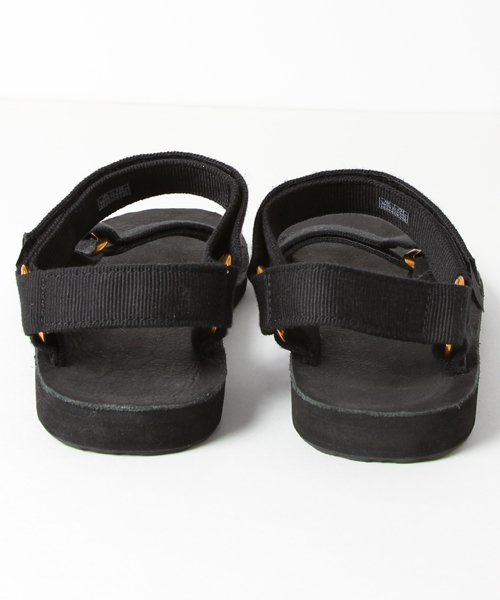 Teva（テバ）の「TEVA × AMERICAN RAG CIE ゴールドストラップサンダル（サンダル・メンズ・ブラック・10/9/8）」の13枚目の写真