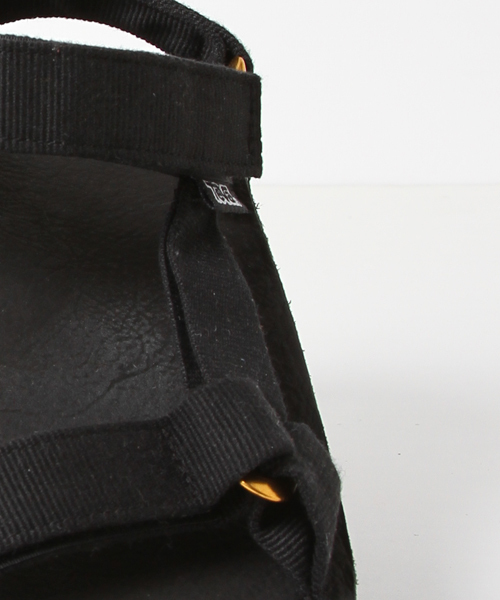 Teva（テバ）の「TEVA × AMERICAN RAG CIE ゴールドストラップサンダル（サンダル・メンズ・ブラック・10/9/8）」の8枚目の写真